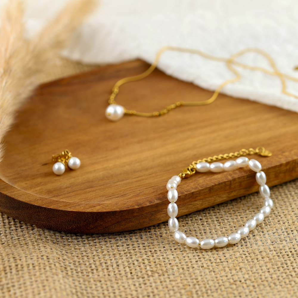 Pearl Row Armband