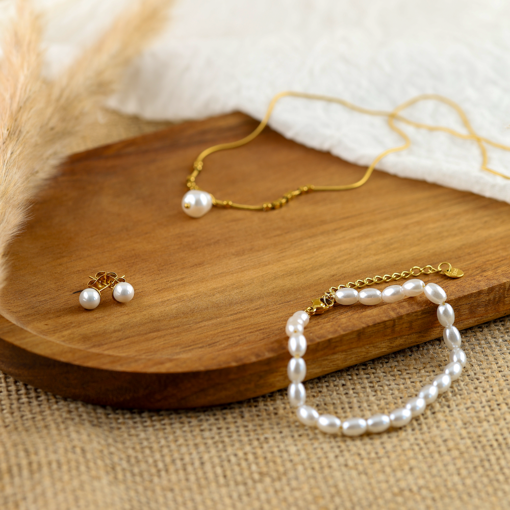 White pearl Ohrring