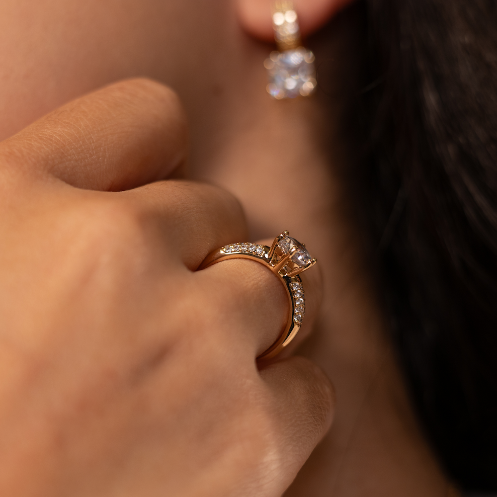 Classic diamond Ring
